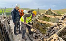 Amanda And Clive Owen Reunite As Pair Work On Home Bought Together