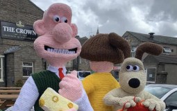 Knitted Wallace & Gromit Which Helped Raise £15k Made Permanent Display In Yorkshire