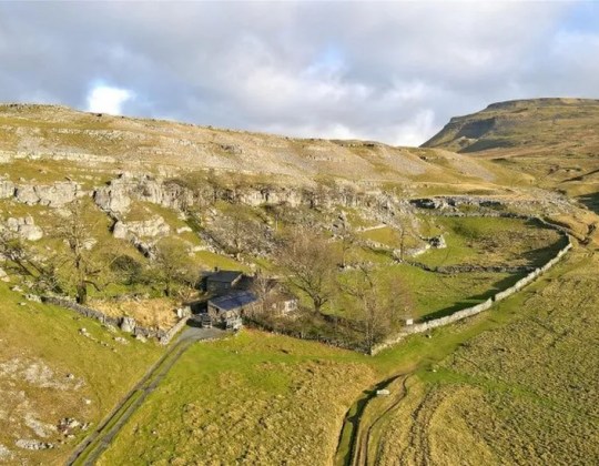 17th-Century Yorkshire Dales Farmhouse That’s Off-Grid Has Gone Up For Sale
