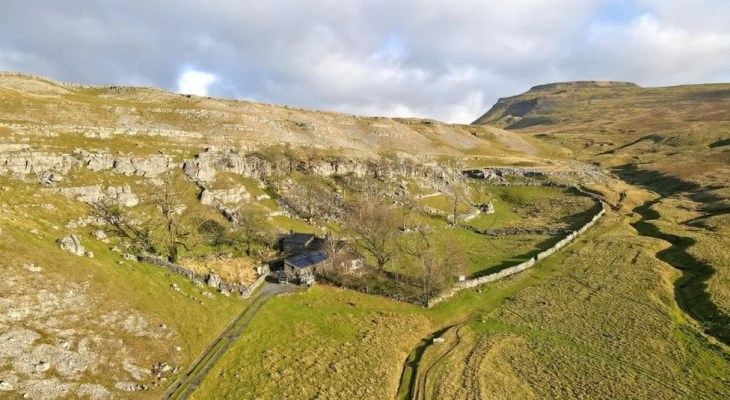 17th-Century Yorkshire Dales Farmhouse That’s Off-Grid Has Gone Up For Sale