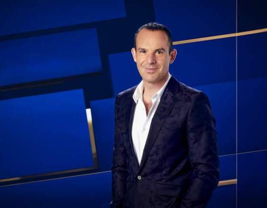 Martin Lewis Slams ‘Disgraceful’ Train To Yorkshire With Only Standing Room  & ‘One Working Toilet’