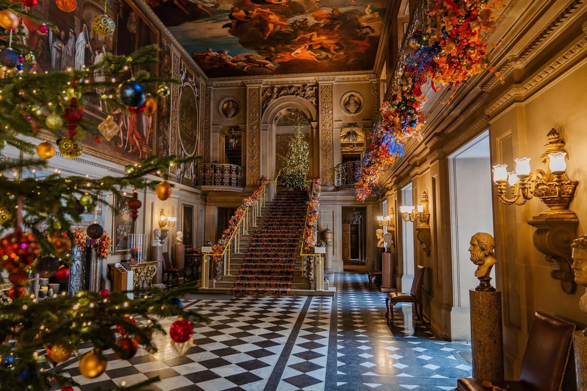 the-magical-christmas-market-at-the-300-year-old-stately-home-that-s