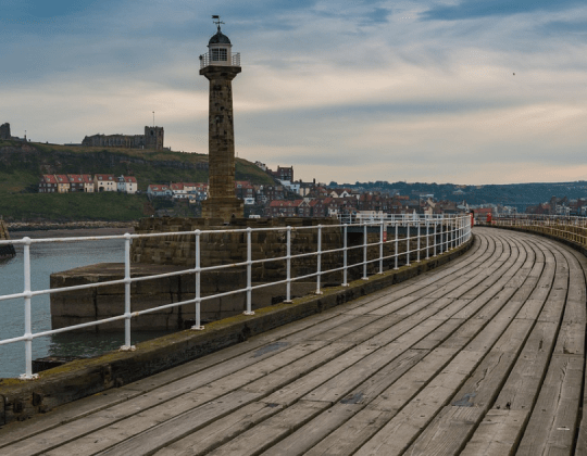 6 Romantic Things to Do in Whitby for Couples this Autumn