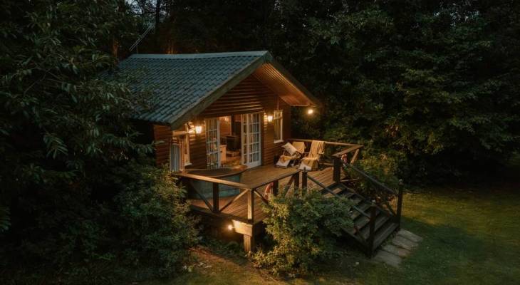 The Perfect Place to Tie the Knot? The Yorkshire Estate With a Hidden River Cabin