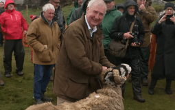 Peter Wright Visits Britain’s Highest Pub In Tonight’s Episode Of ‘The Yorkshire Vet’