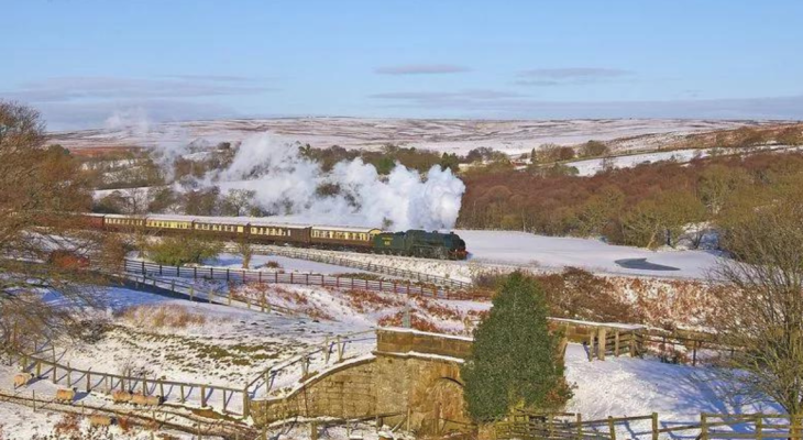 This Magical Christmas Afternoon Tea Takes Place On Historic Steam Train